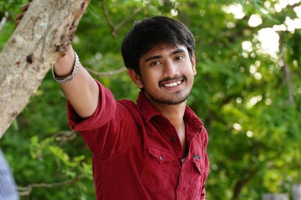 raj tarun,uyyala jampala,cinema chupistha mava  అందరికీ ఎసరెట్టేలా ఉన్నాడు!